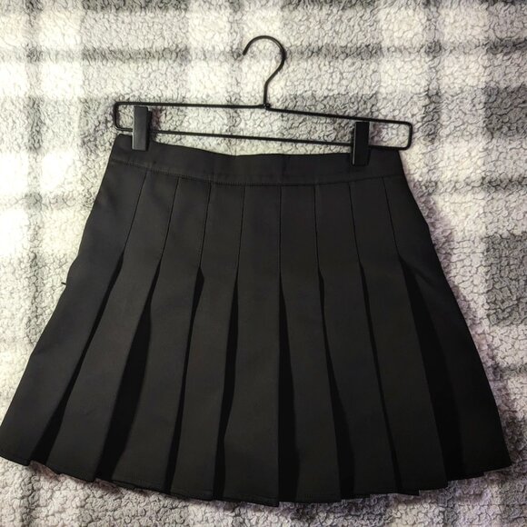 black pleated mini skirt - Picture 1 of 4